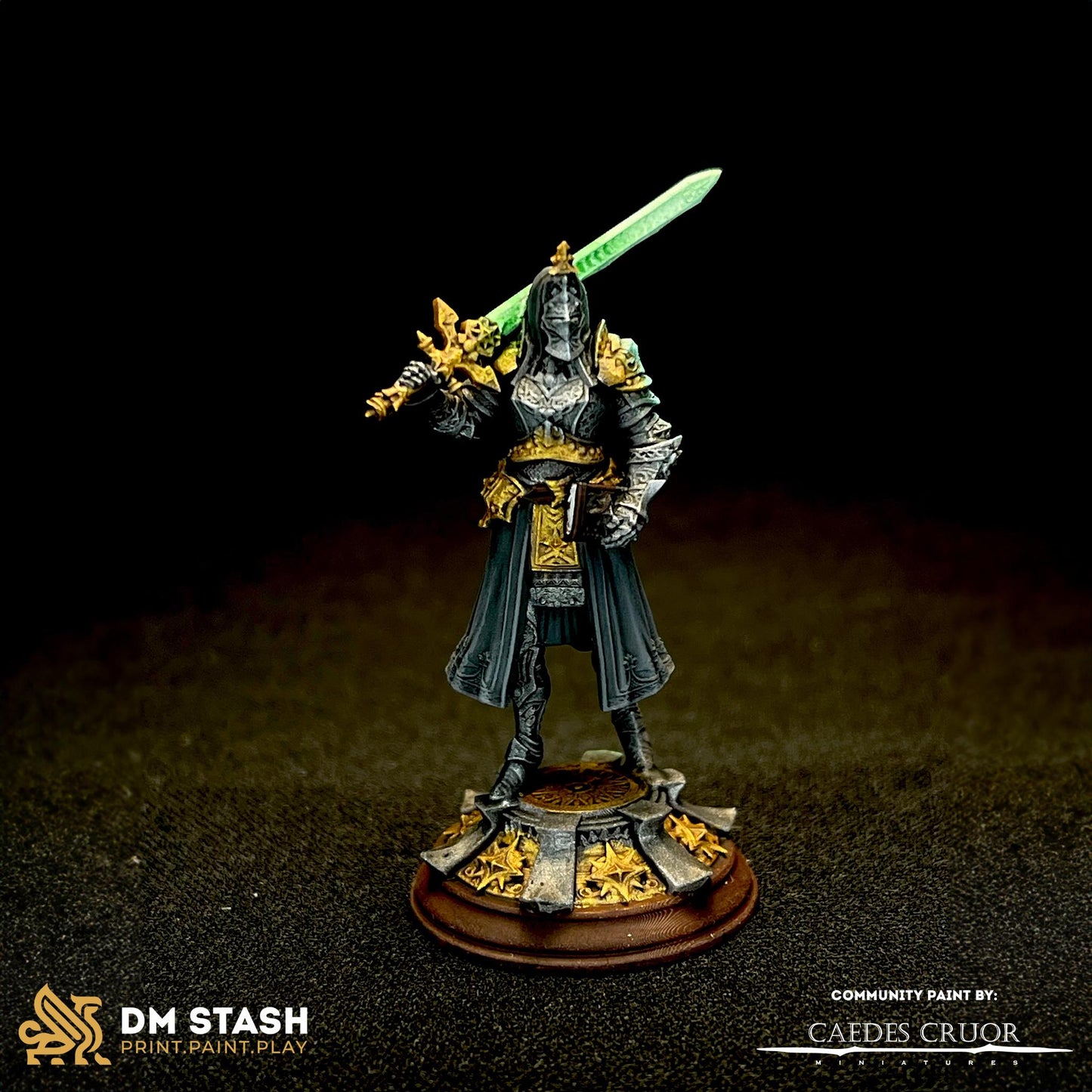 Male Human Knight - Johanna Saffron | Painting | 3D printed | D&D | Dungeons and Dragons | Gift | RPG | Tabletop | Wargaming | 32mm