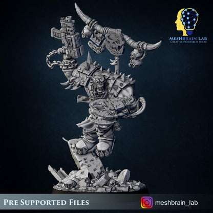 Ork Warboss with battle claw | Meshbrain Lab | Wargaming | Tabletop | Minifigure | 28mm scale | 32mm scale | Grimdark compatible