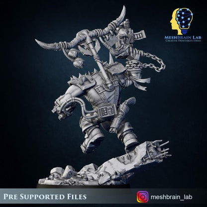 Ork Warboss with battle claw | Meshbrain Lab | Wargaming | Tabletop | Minifigure | 28mm scale | 32mm scale | Grimdark compatible