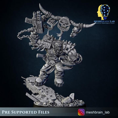 Ork Warboss with battle claw | Meshbrain Lab | Wargaming | Tabletop | Minifigure | 28mm scale | 32mm scale | Grimdark compatible